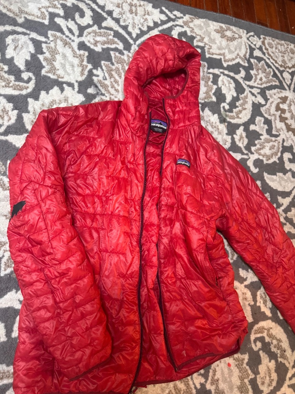 Patagonia (needs repair) lightweight nano quilted puffer with attached hood. Ful